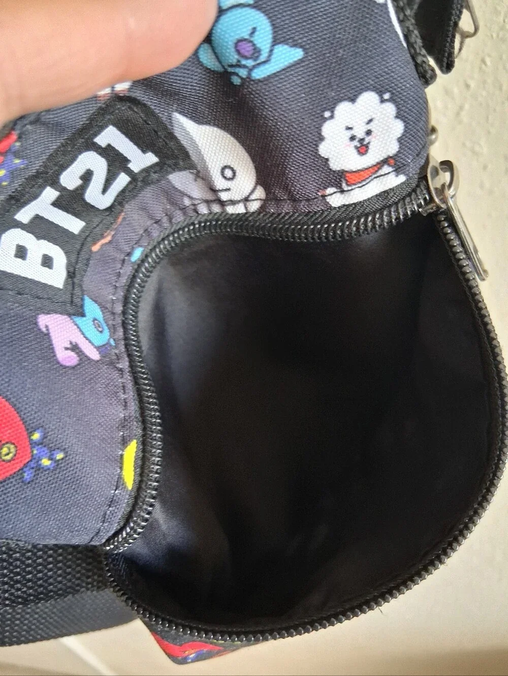BT21 BTS small Zipper Crossbody Bag